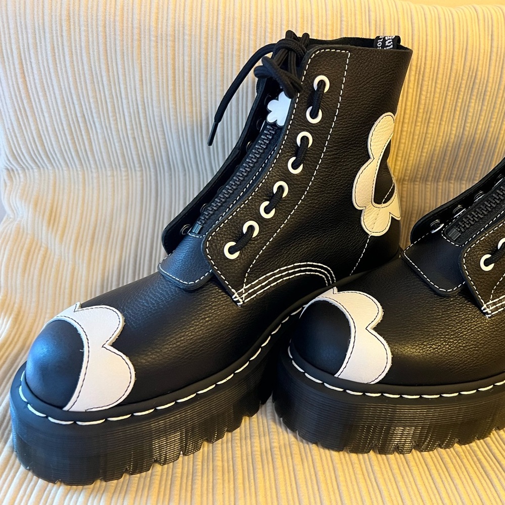 Dr Martens, Sinclair black optical withe boot sz 10